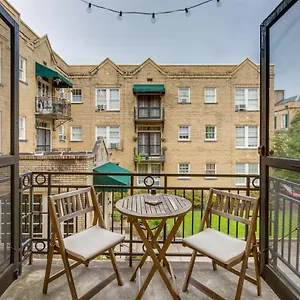  Apartment Walkable Escape In Historic District!
